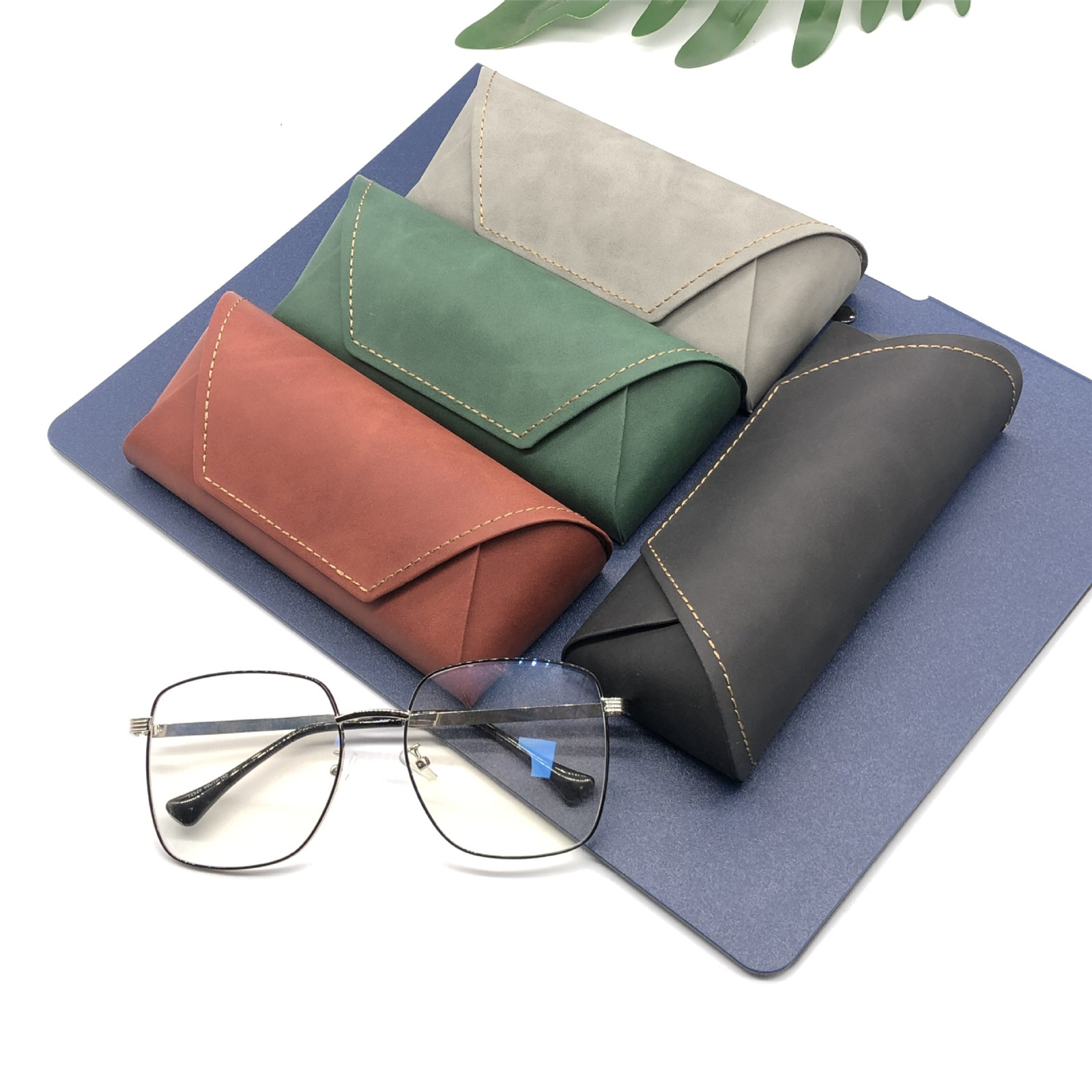 Travel Accessories Ideas - Футляр для очков из ПУ и